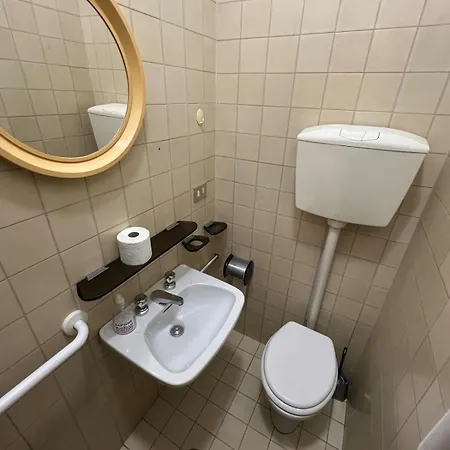 아파트 600 Meters From The Sea
